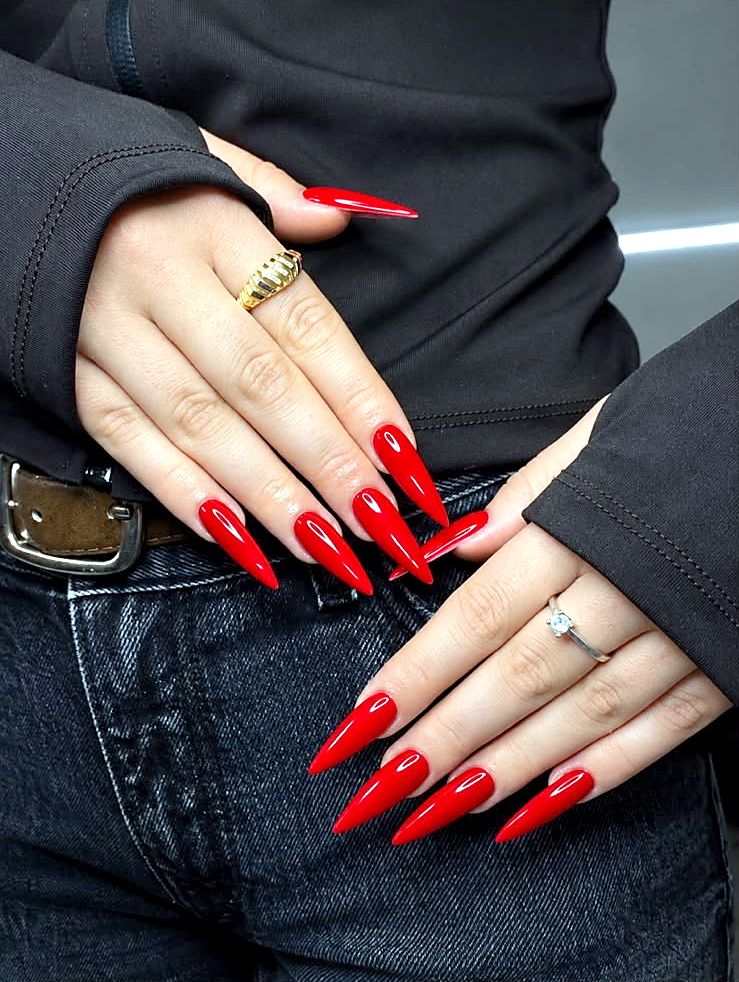 Stiletto e kuqe – Jonida Studio, Fushë Kosovë